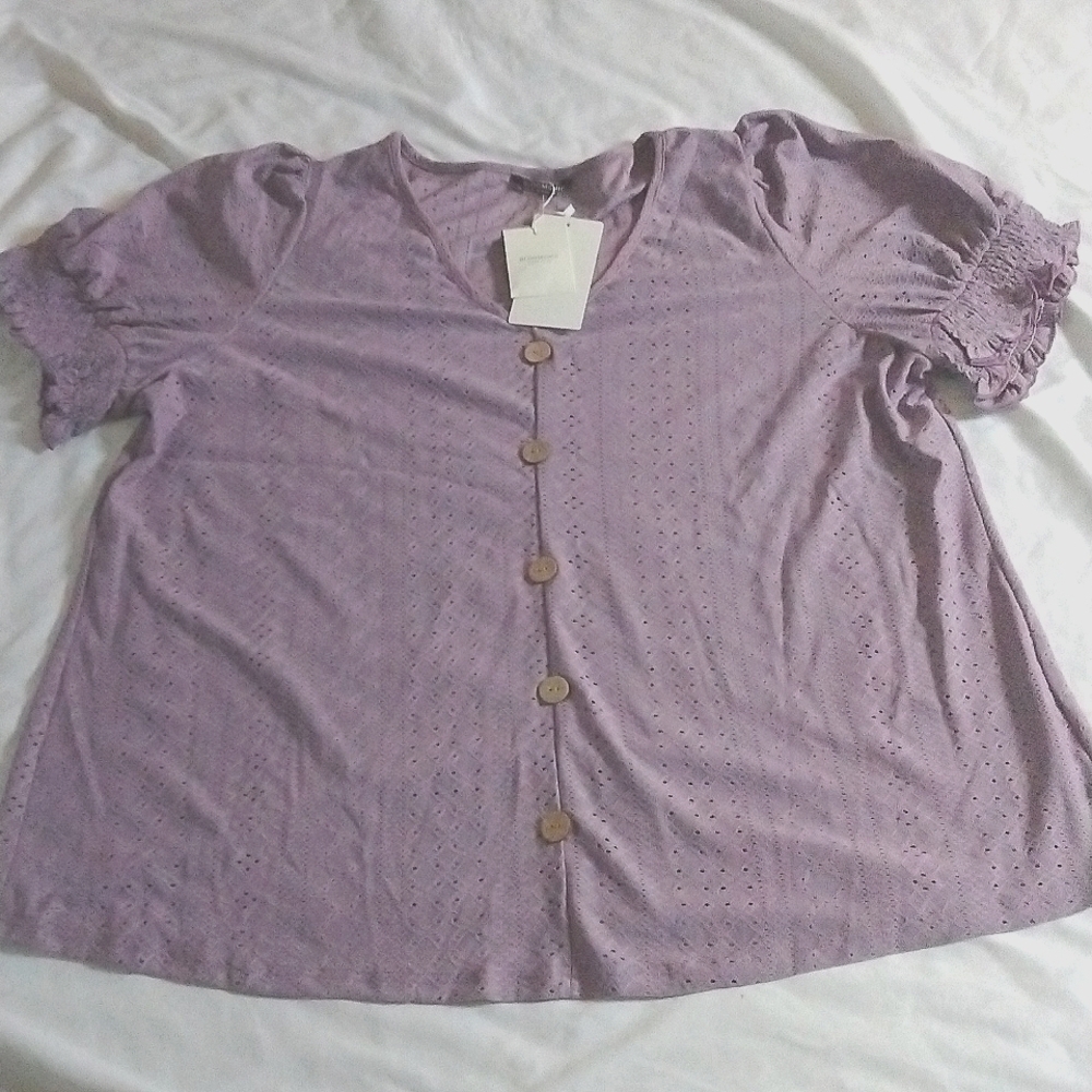 NWT BloomChic Eyelet Tee Sz18/20